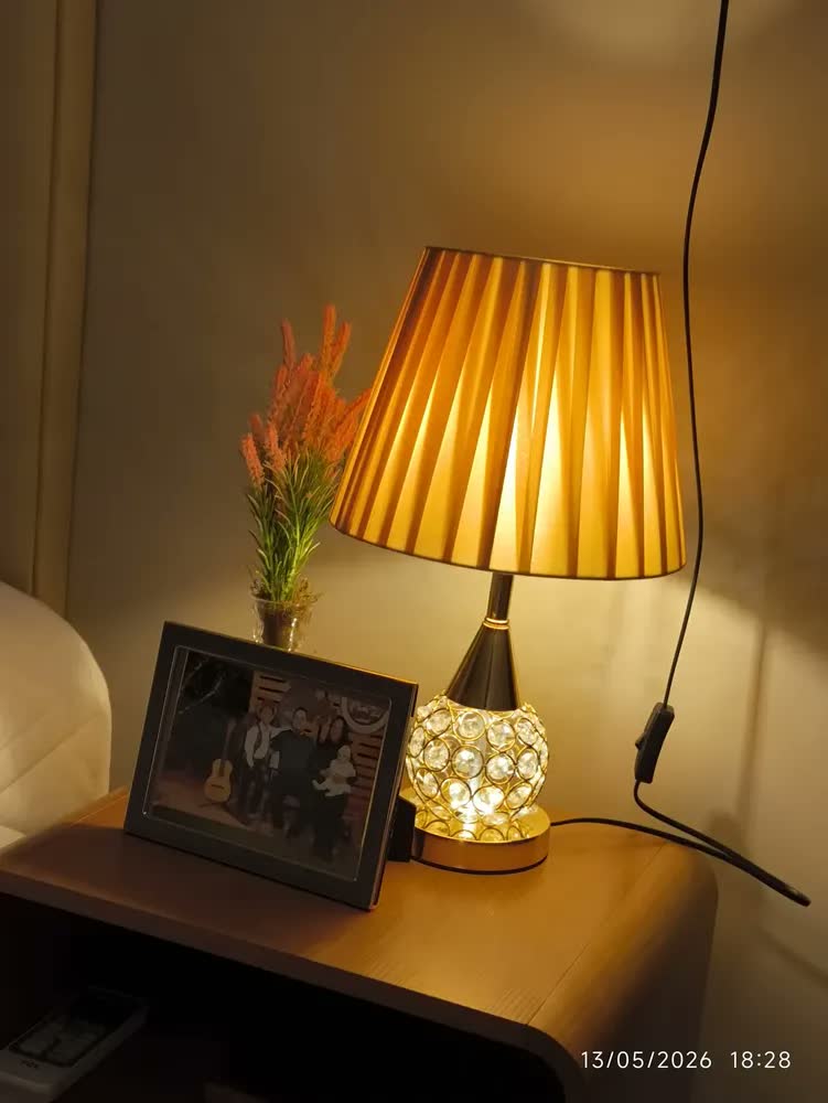 foto de Kit 2 Abajur Luminária Mesa Quarto Sala Criado Mudo Cristal 42cm Luxo Conceito Dourado Gold Tippi