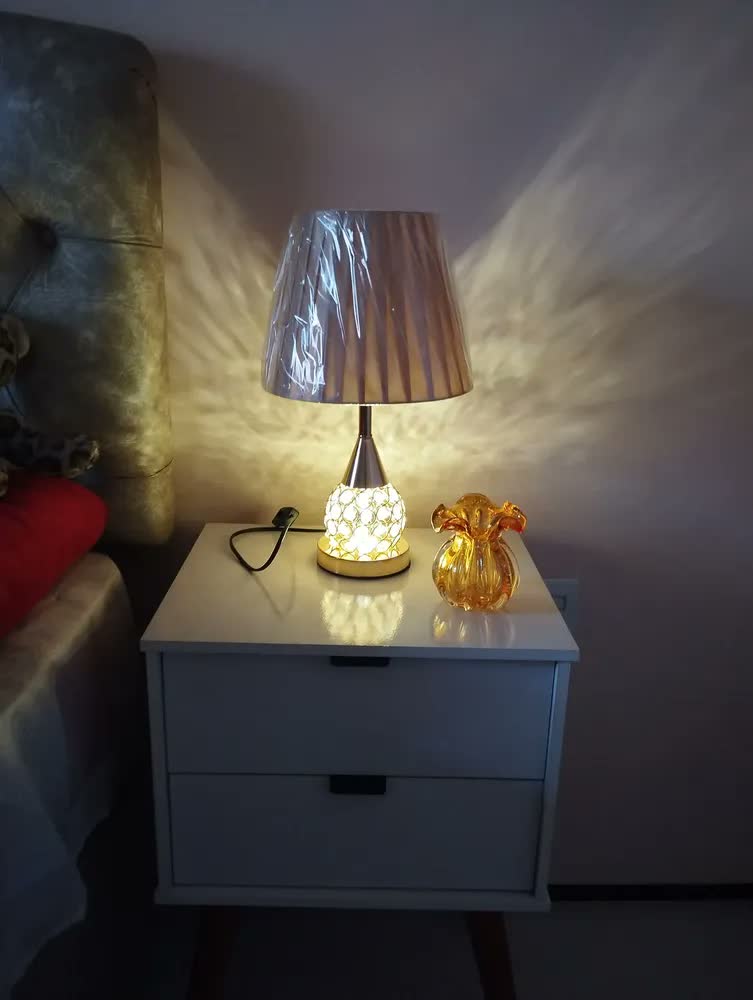 foto de Kit 2 Abajur Luminária Mesa Quarto Sala Criado Mudo Cristal 42cm Luxo Conceito Dourado Gold Tippi