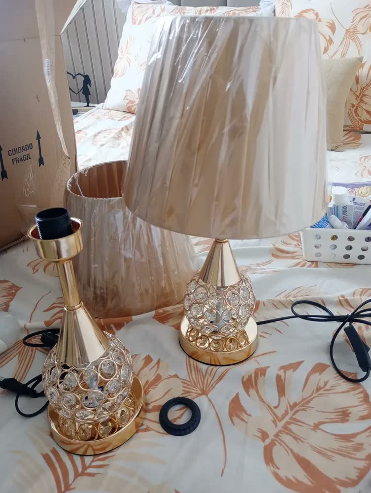foto de Kit 2 Abajur Luminária Mesa Quarto Sala Criado Mudo Cristal 42cm Luxo Conceito Dourado Gold Tippi
