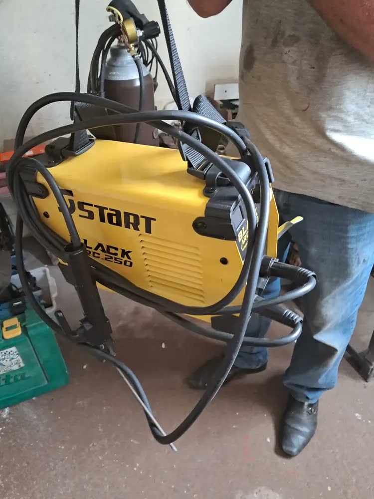 foto de Máquina De Solda Inversora 250a Mma Tig Eletrodo Cor Preto/Amarelo Black Arc 250 Start