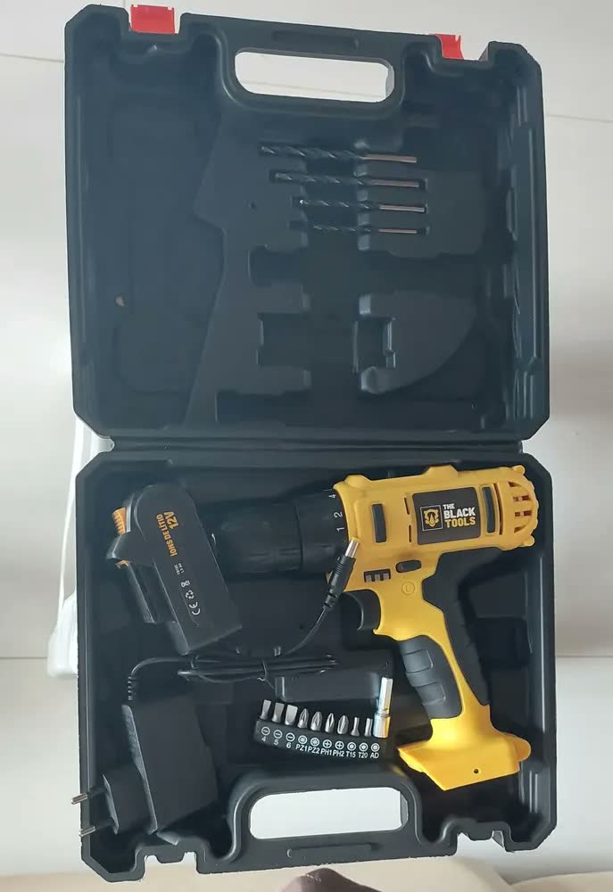 foto de Parafusadeira Furadeira Sem Fio Com 2 Baterias Cor Amarelo E Preto Frequência 60 The Black Tools