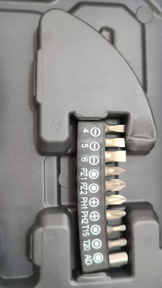 foto de Parafusadeira Furadeira Sem Fio Com 2 Baterias Cor Amarelo E Preto Frequência 60 The Black Tools