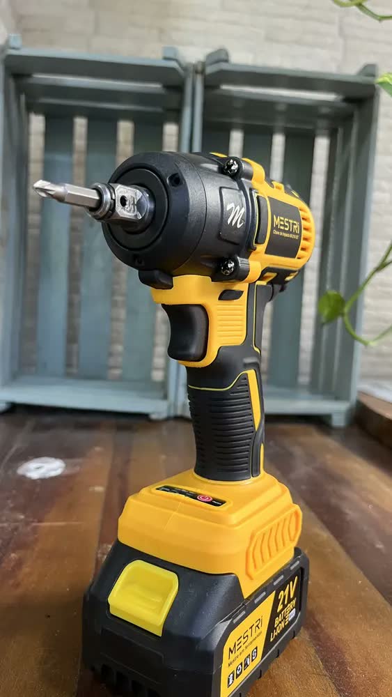 foto de Chave De Impacto e Parafusadeira A Bateria 21v 450Nm 4ah Brushless Sem Escova 2 Baterias Recarregável Bivolt MESTRI