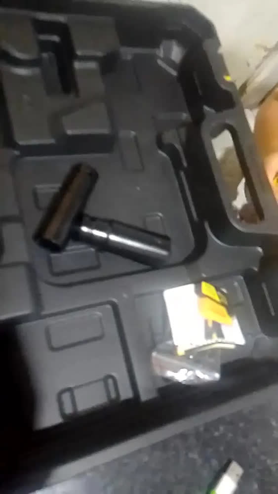 foto de Chave De Impacto e Parafusadeira A Bateria 21v 450Nm 4ah Brushless Sem Escova 2 Baterias Recarregável Bivolt MESTRI