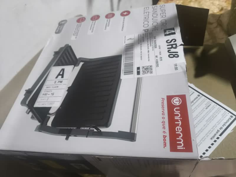 foto de Churrasqueira e Sanduicheira Unitermi Grill Gourmet de Inox Preta Antiaderente