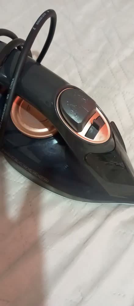 foto de Ferro De Passar A Vapor Bfv2000p Ceramic Britânia Cor Azul Marinho/Preto/Dourado