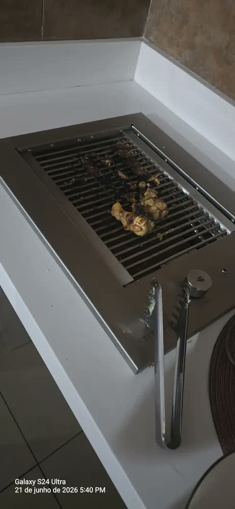 foto de Churrasqueira Grill Elétrica de Embutir Diamond Fine 50x40cm 2400W 127V Titan