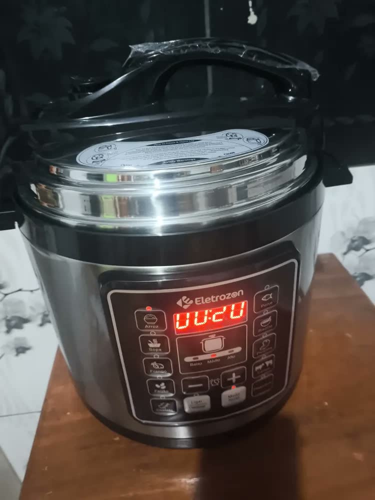 foto de Panela de Pressão Elétrica 1100W Eletrozon Elt-808 de 6 Litros com Revestimento Antiaderente e Desligamento Automático
