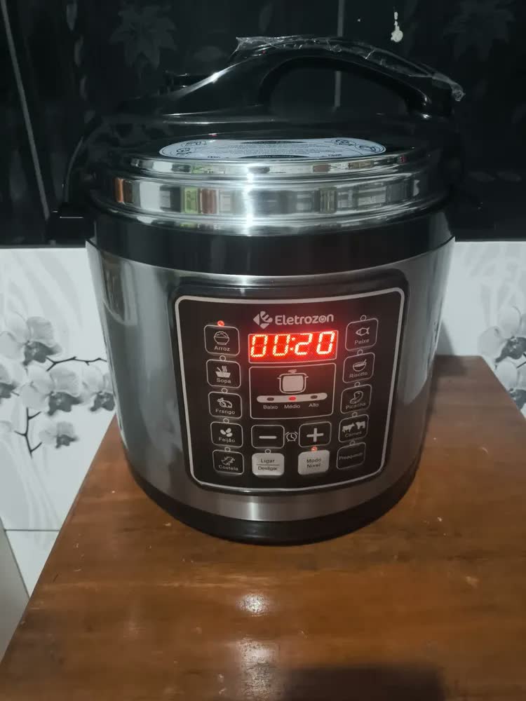 foto de Panela de Pressão Elétrica 1100W Eletrozon Elt-808 de 6 Litros com Revestimento Antiaderente e Desligamento Automático