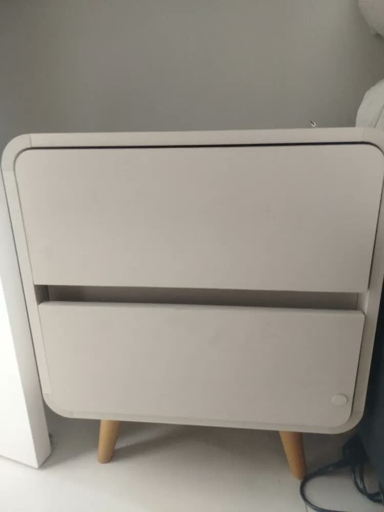 foto de Mesa de Cabeceira Criado Mudo Retrô 2 Gavetas Cantos Arredondados com Pés Palito e Corrediça Telescópica Carvalho Xingu