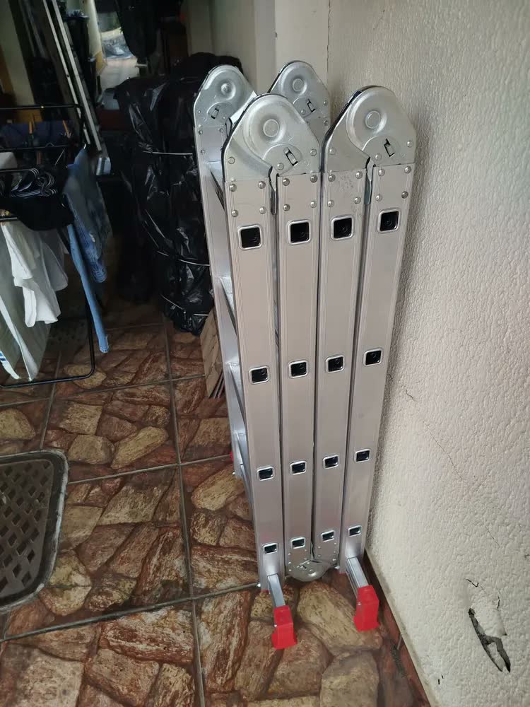 foto de Escada Articulada 16 Degraus Alumínio Botafogo Altura 4,23m 150kg