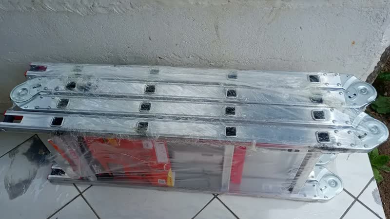 foto de Escada Articulada 16 Degraus Alumínio Botafogo Altura 4,23m 150kg