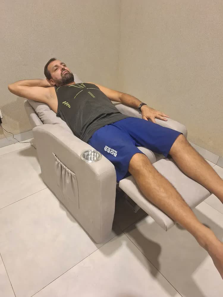 foto de Poltrona Papai Com Porta Copo Reclinável Massageador Courino