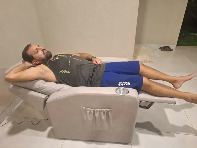 foto de Poltrona Papai Com Porta Copo Reclinável Massageador Courino