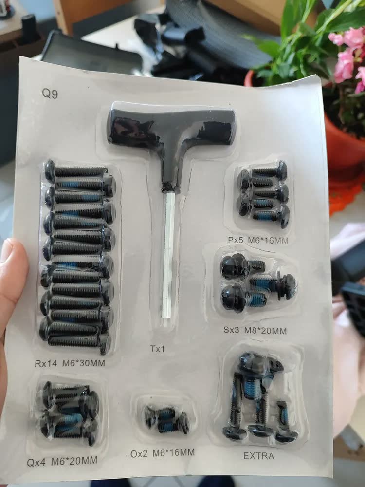 foto de Cadeira De Escritório Ergonômica Mônaco WT07 Luvinco Malha Respirável Com Suporte Lombar Adaptável Apoio Para Pés Retrátil Encosto Ajustável Seis Posições Cor Cinza Suporta 200kg