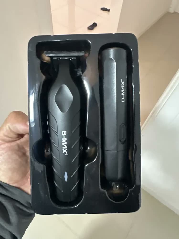 foto de Máquina De Corte Acabamento Sem Fio Aparador Cabelo Barba Profissional Preta