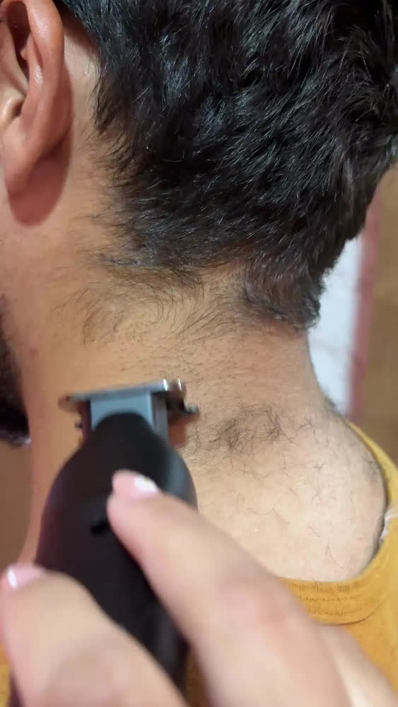 foto de Máquina De Corte Acabamento Sem Fio Aparador Cabelo Barba Profissional Preta
