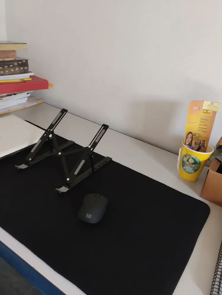 foto de Suporte De Notebook Articulado Dobrável Ergonomico Em Aluminio Prateado Rishon