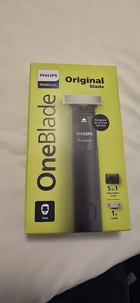 foto de Barbeador e Aparador Elétrico Philips OneBlade com Pente 5 em 1, Sem Fio e À Prova D'Água - QP1425/10