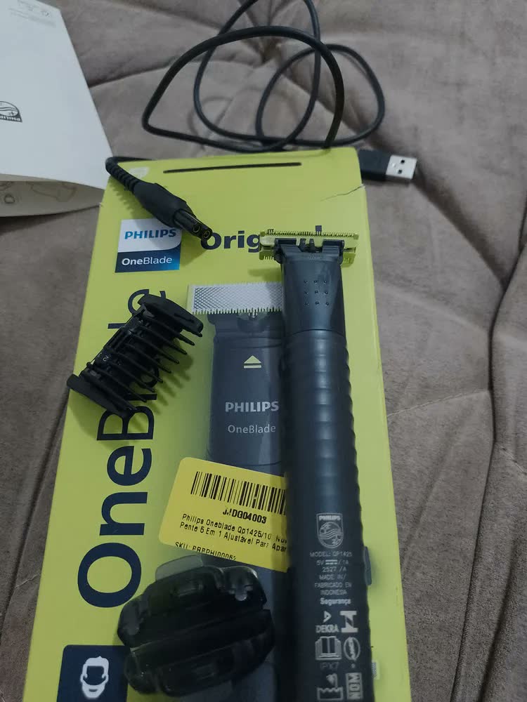 foto de Barbeador e Aparador Elétrico Philips OneBlade com Pente 5 em 1, Sem Fio e À Prova D'Água - QP1425/10