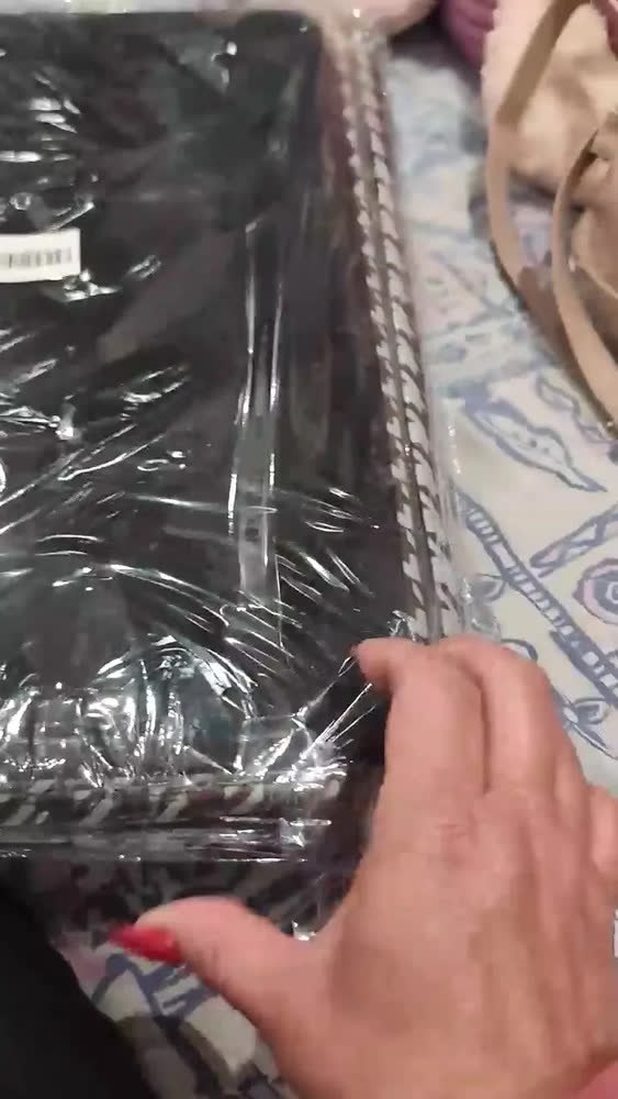 foto de Kit 4 Caixas Organizadoras Dobráveis De Guarda Roupa Caixa Organizadora Padrão Xadrez Ideal para Roupas, Closet, Armário e Quarto