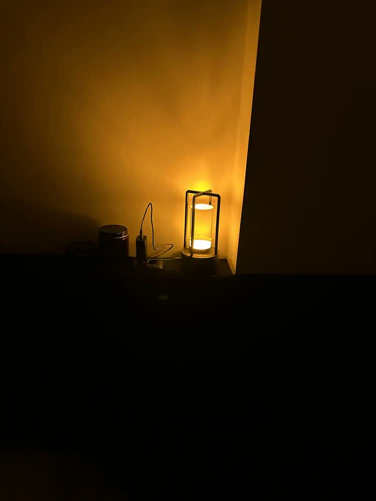 foto de Abajur Luminária Touch Recarregável Sem Fio Três Cores Mesa