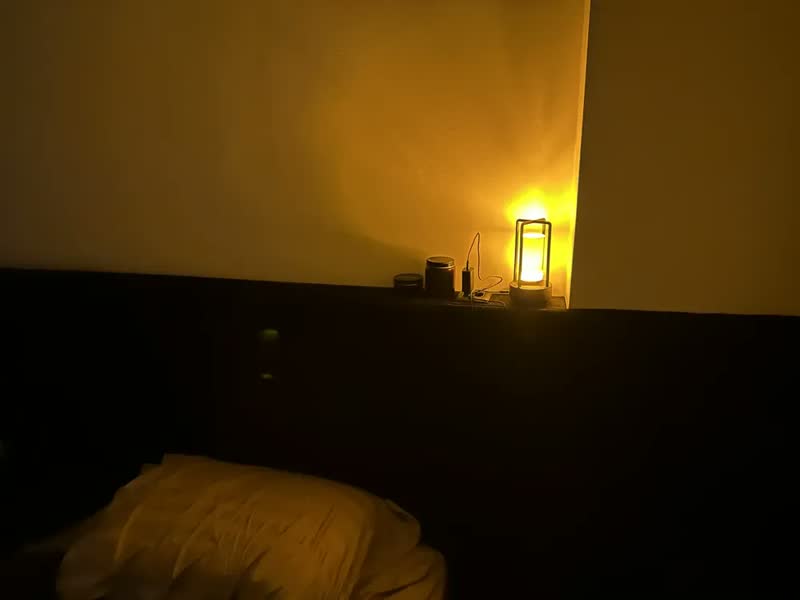 foto de Abajur Luminária Touch Recarregável Sem Fio Três Cores Mesa