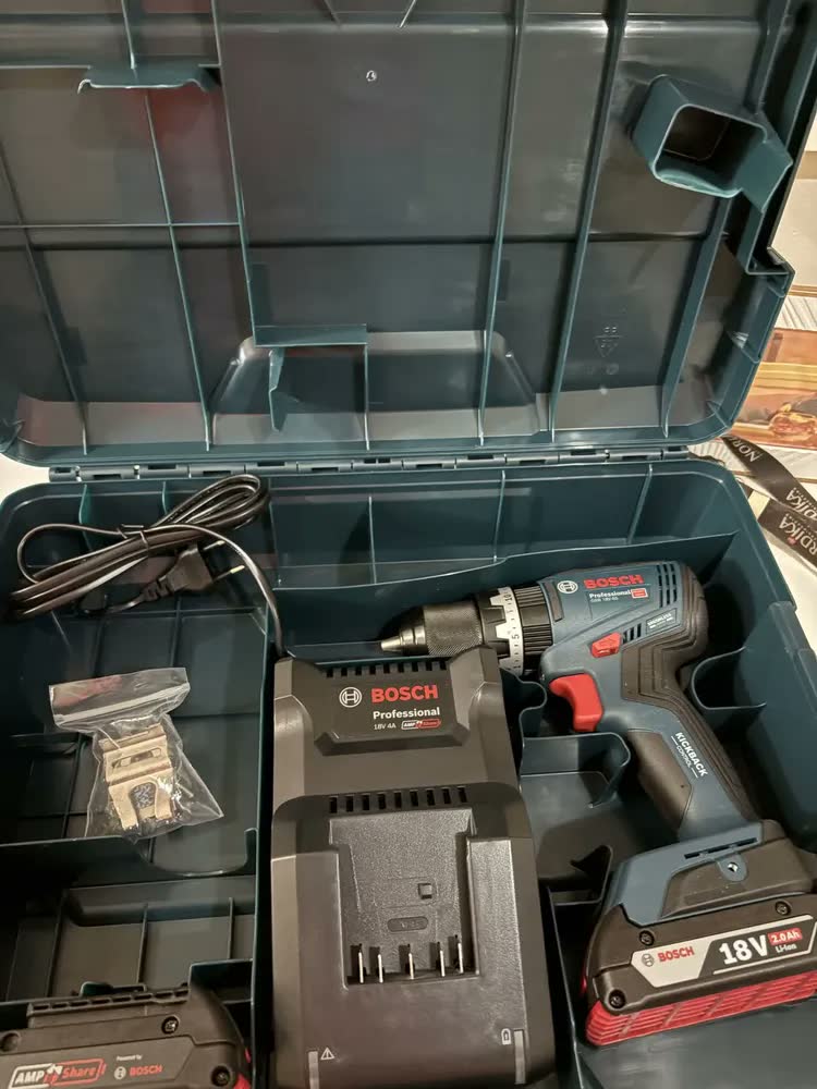 foto de Parafusadeira Furadeira Bosch Gsb 18v-65 Com 1 Bateria Gba 18v 2.0 Ah, Carregador Gal 18v-40 E Maleta L-case