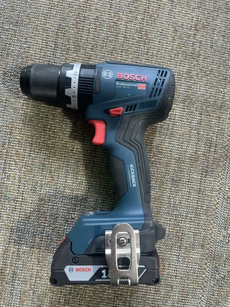 foto de Parafusadeira Furadeira Bosch Gsb 18v-65 Com 1 Bateria Gba 18v 2.0 Ah, Carregador Gal 18v-40 E Maleta L-case