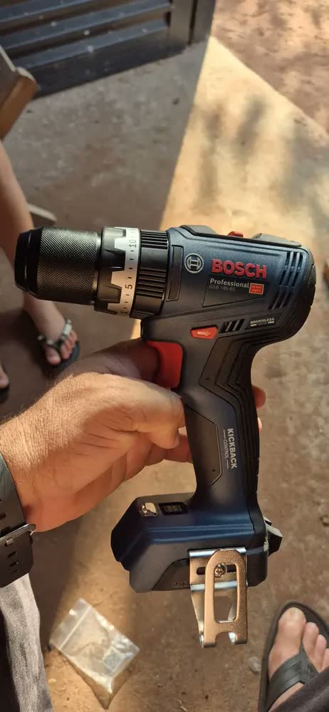 foto de Parafusadeira Furadeira Impacto Bosch Gsb 18v-65 Sem Bateria