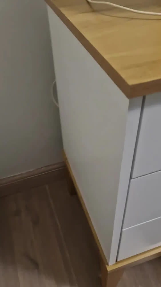foto de Mesa de Cabeceira 3 Gavetas Estilo Clássico Movelbento MB1021 Criado Mudo Madeira Pés Maciços Corrediça Metálica Design Colonial Quarto Organizador Compacto de Apoio Resistente Multiuso Mel Oliva