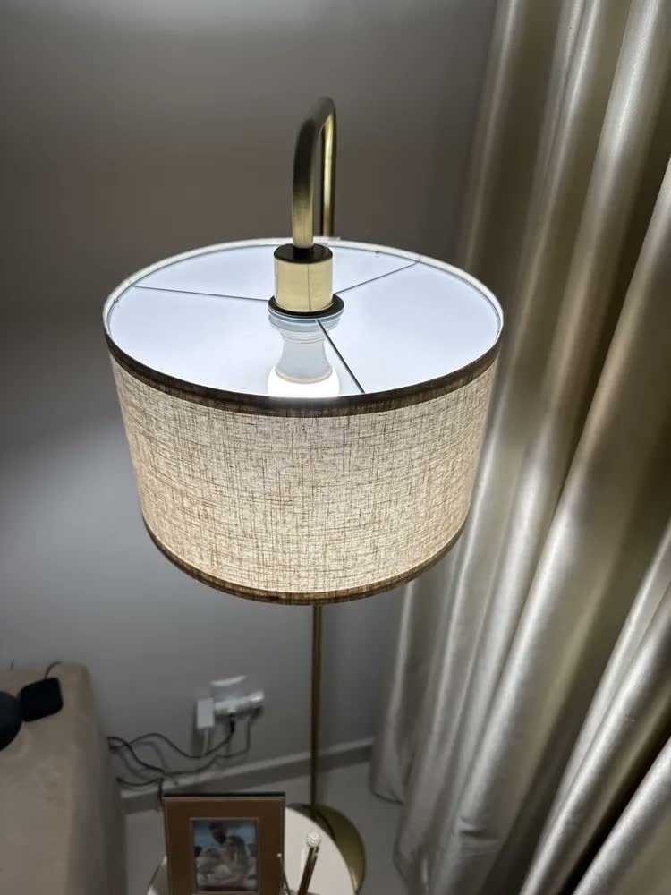foto de Luminária Chão Quarto Sala 3 Niveis Ajustável Metálico