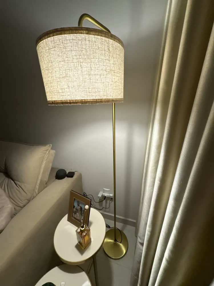 foto de Luminária Chão Quarto Sala 3 Niveis Ajustável Metálico