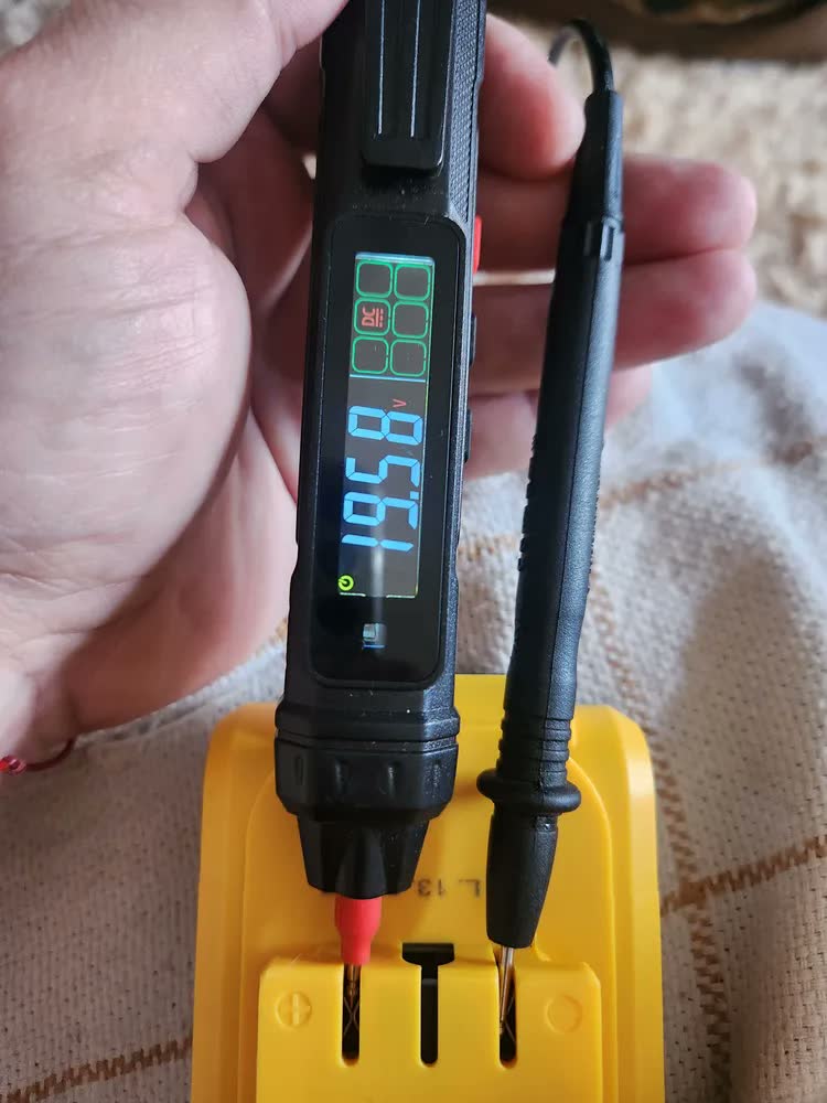 foto de Parafusadeira Furadeira de impacto 3 Funções Profissional 2 Baterias Sem Fio Cor Amarelo
