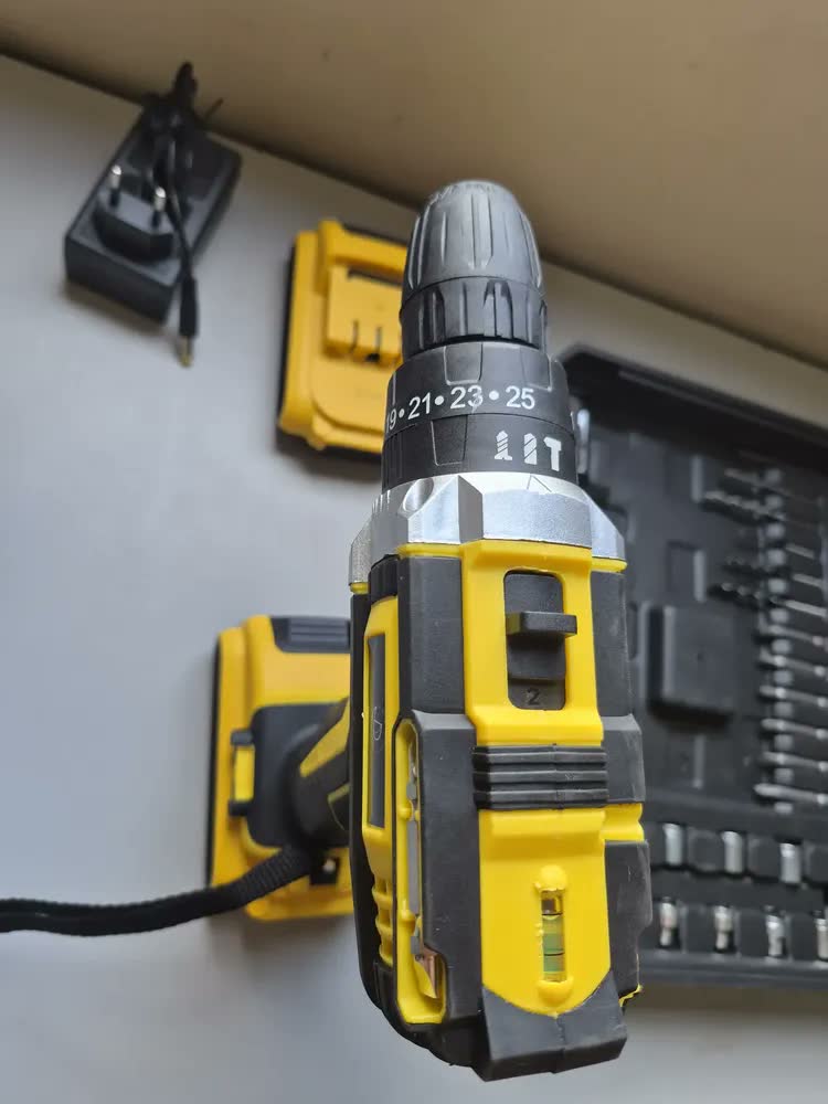 foto de Parafusadeira Furadeira de impacto 3 Funções Profissional 2 Baterias Sem Fio Cor Amarelo