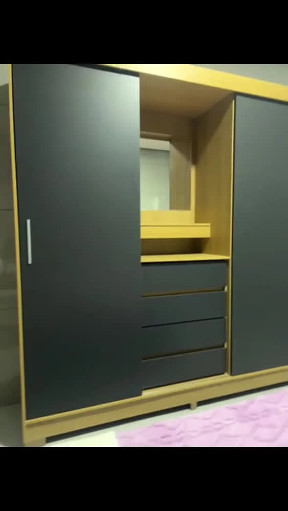 foto de Guarda-roupa Italo Casal 2 Portas De Correr Com Espelho e Porta Jóia Cor Preto Fosco