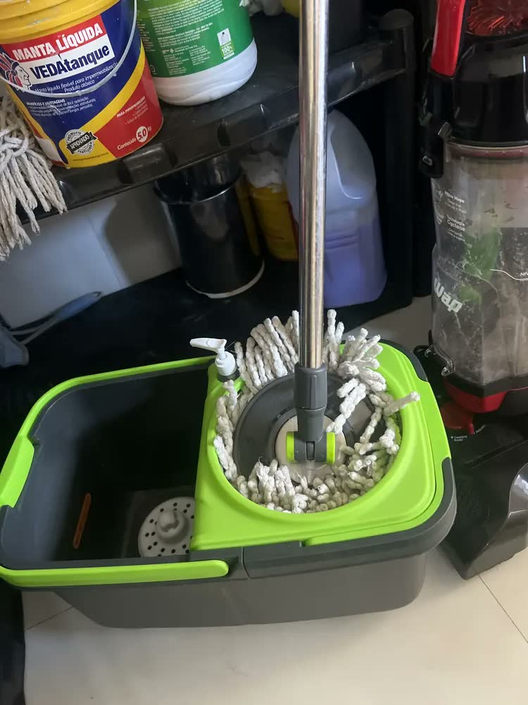 foto de Mop Giratorio 16 Litros Com Cesto Em Inox Flytex -c/ 3 Refil Cor Preto
