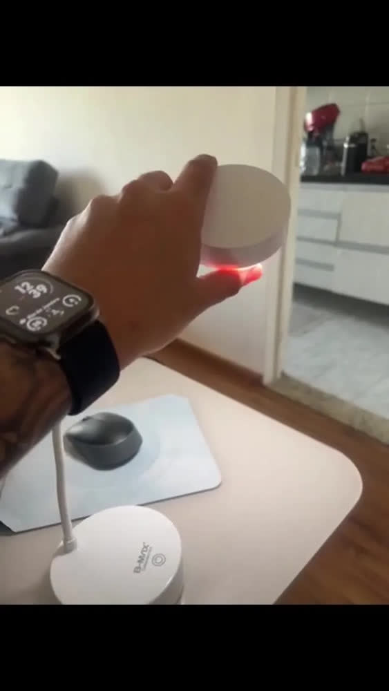 foto de Luminária De Mesa Touch 20 Leds Flexível Estudo Leitura Compacta Escritorio Abajur Escritório Branco Nano Bateria
