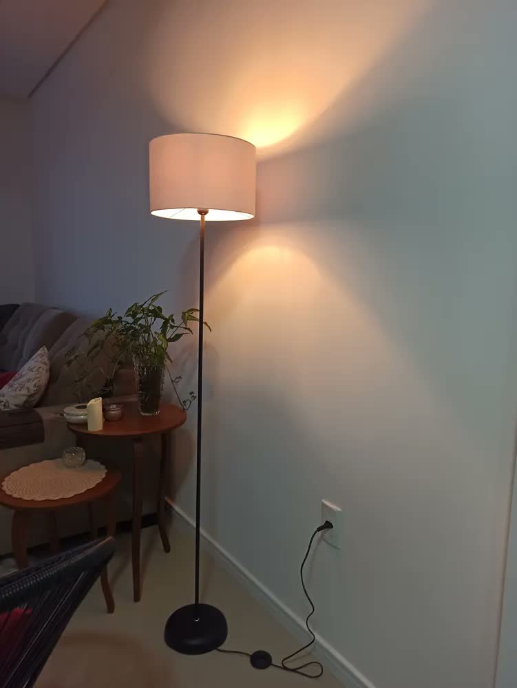 foto de Luminária Chão Cupula Tecido Skyshow® Abajur Coluna Piso Cúpula Bege/cru Estrutura Dourado