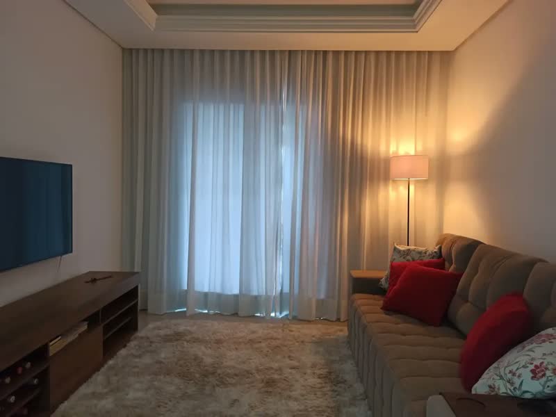 foto de Luminária Chão Cupula Tecido Skyshow® Abajur Coluna Piso Cúpula Bege/cru Estrutura Dourado