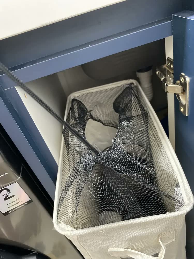 foto de Cesto de Roupa Suja com Rodinhas Dobrável Easy Decor Preto 44L