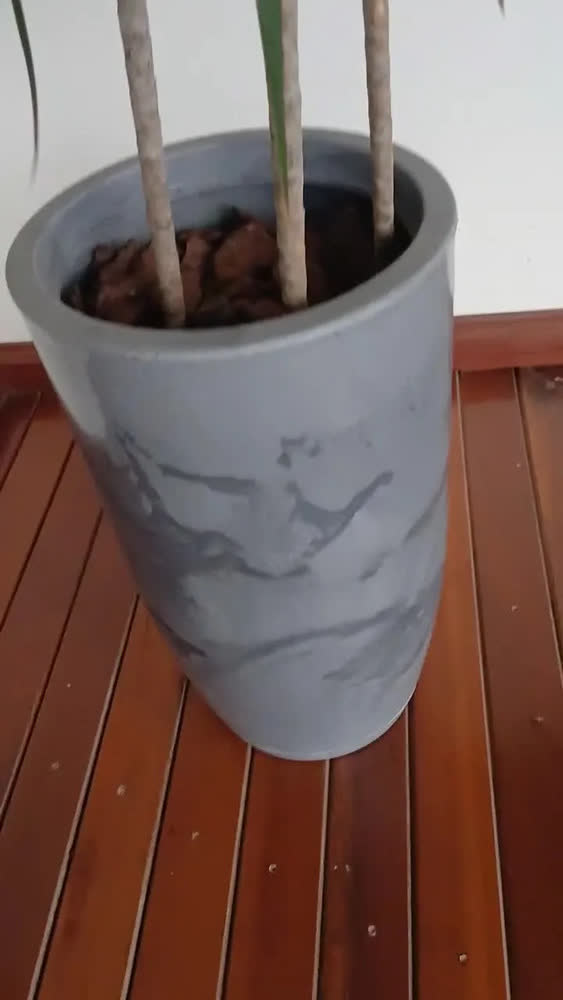 foto de Vaso Para Planta Cone Decorativo Polietileno Com Prato 48x29