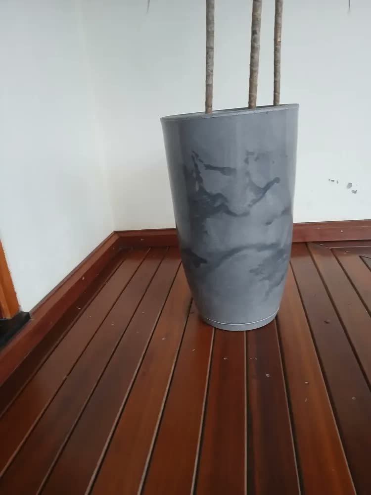 foto de Vaso Para Planta Cone Decorativo Polietileno Com Prato 48x29