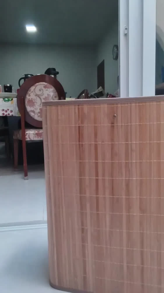 foto de Cesto Duplo de Bambu para Roupas Sujas com Divisórias e Tampa