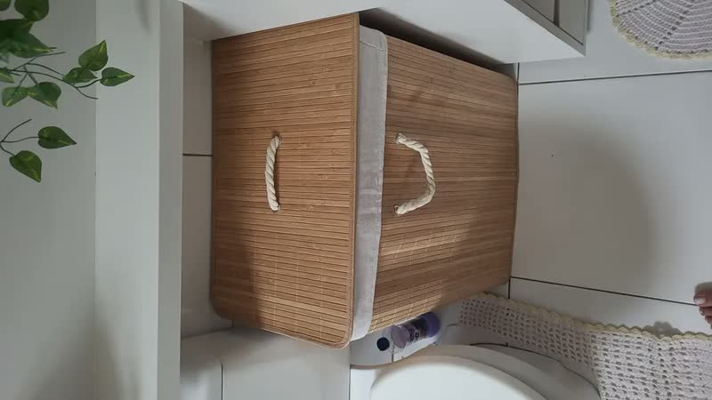 foto de Cesto Duplo de Bambu para Roupas Sujas com Divisórias e Tampa