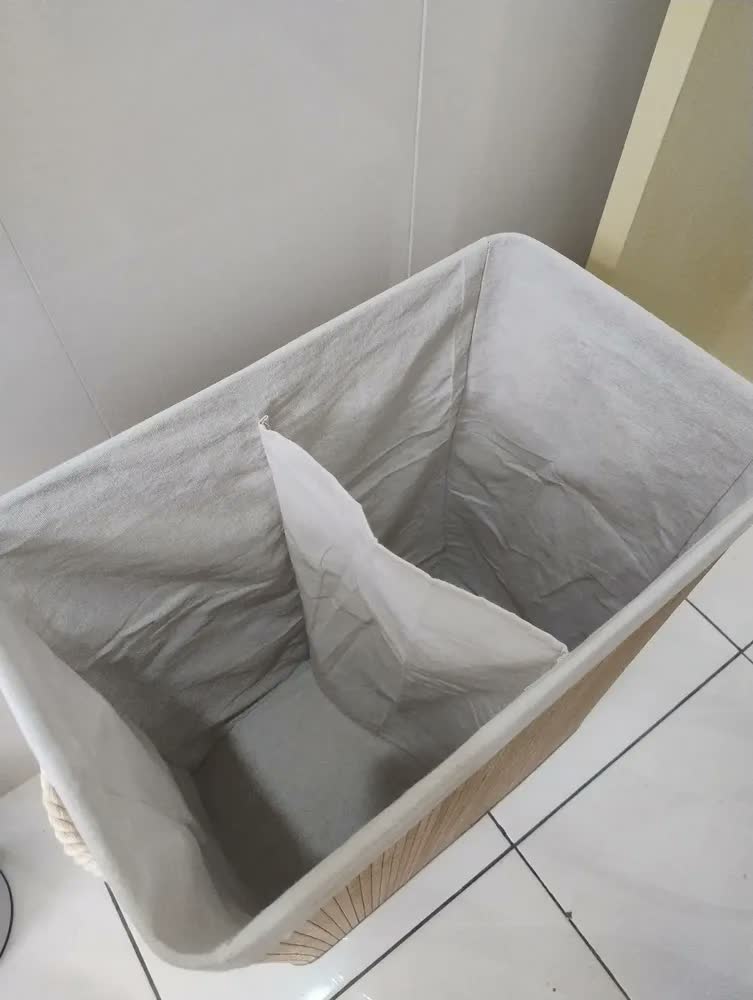 foto de Cesto Duplo de Bambu para Roupas Sujas com Divisórias e Tampa