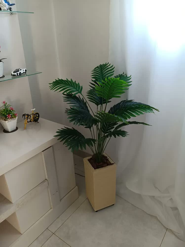 foto de Planta Artificial Palmeira 90cm Vaso Decor Sala Luxo