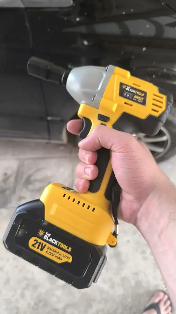 foto de Parafusadeira Furadeira De Impacto + Chave Impacto Brushless 430 Nm A Bateria 21v Bivolt Com Acessorios The Black Tools