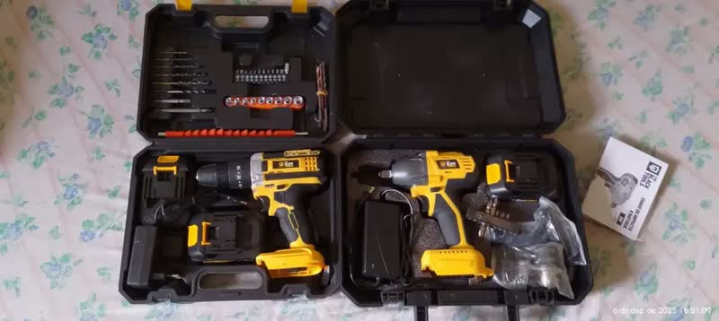 foto de Parafusadeira Furadeira De Impacto + Chave Impacto Brushless 430 Nm A Bateria 21v Bivolt Com Acessorios The Black Tools