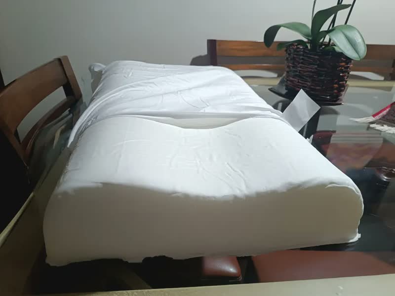 foto de Travesseiro Comfort Cervical Nap Plush Anatomico Ergonomico Cor Branco